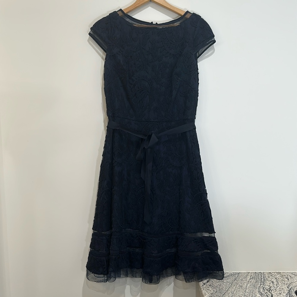 Adrianna Papell Cap Sleeve Embroidered Lace Navy Size 6 Dress